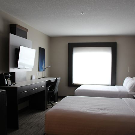 Holiday Inn Express & Suites Cold Lake By Ihg Buitenkant foto