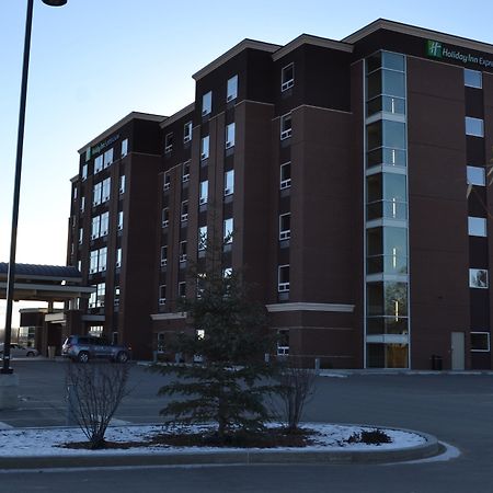 Holiday Inn Express & Suites Cold Lake By Ihg Buitenkant foto