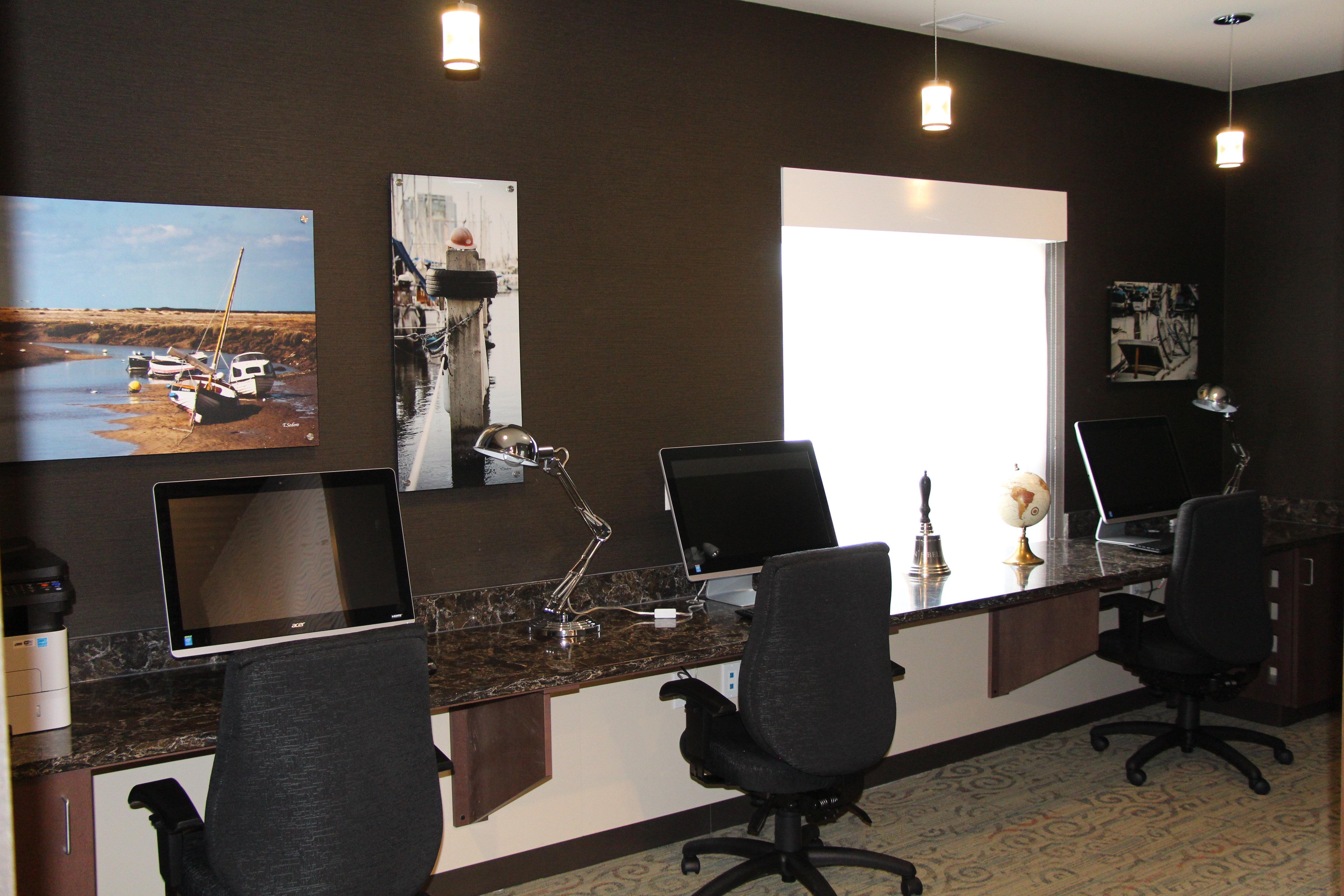 Holiday Inn Express & Suites Cold Lake By Ihg Buitenkant foto