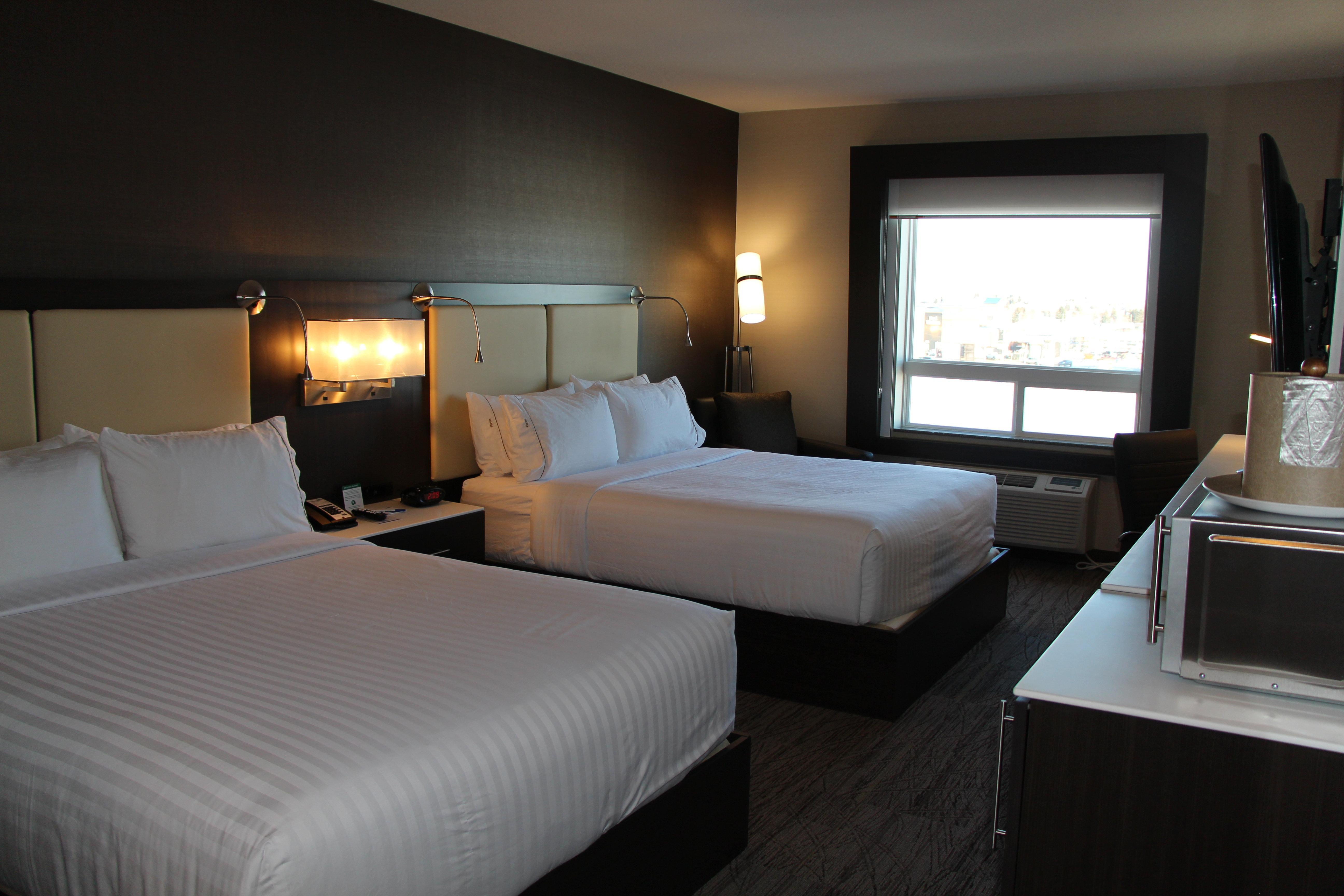 Holiday Inn Express & Suites Cold Lake By Ihg Buitenkant foto