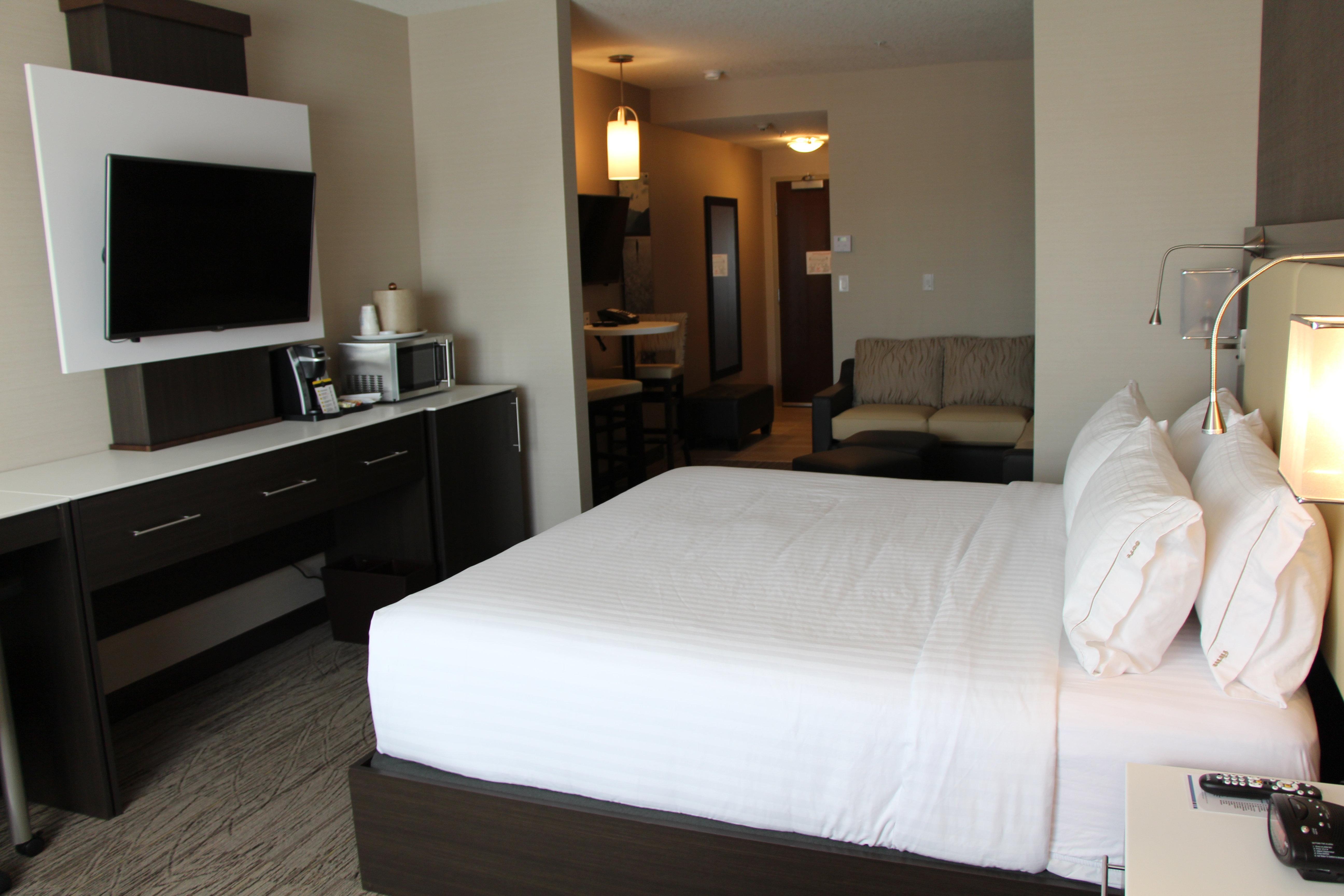 Holiday Inn Express & Suites Cold Lake By Ihg Buitenkant foto
