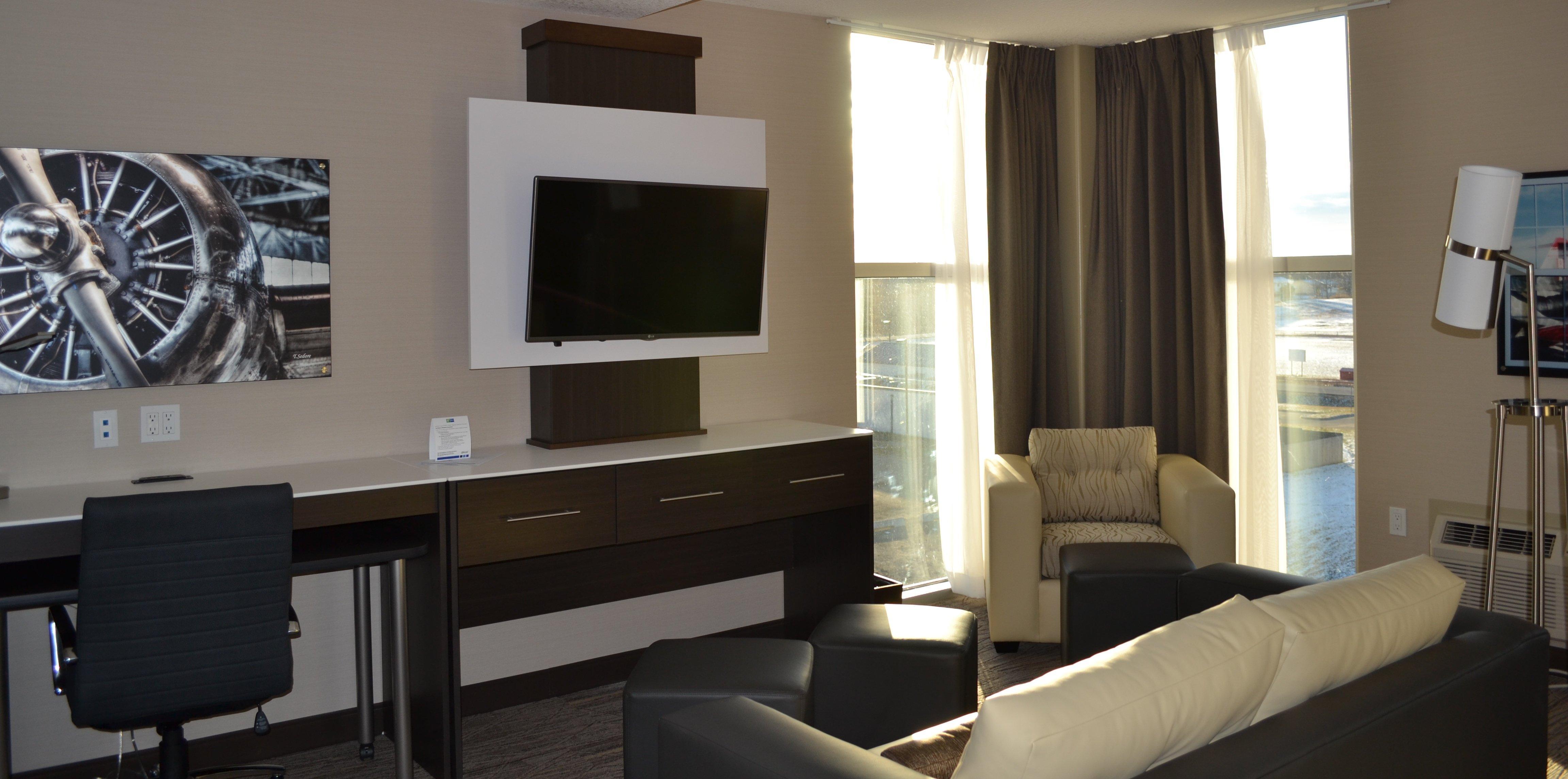 Holiday Inn Express & Suites Cold Lake By Ihg Buitenkant foto