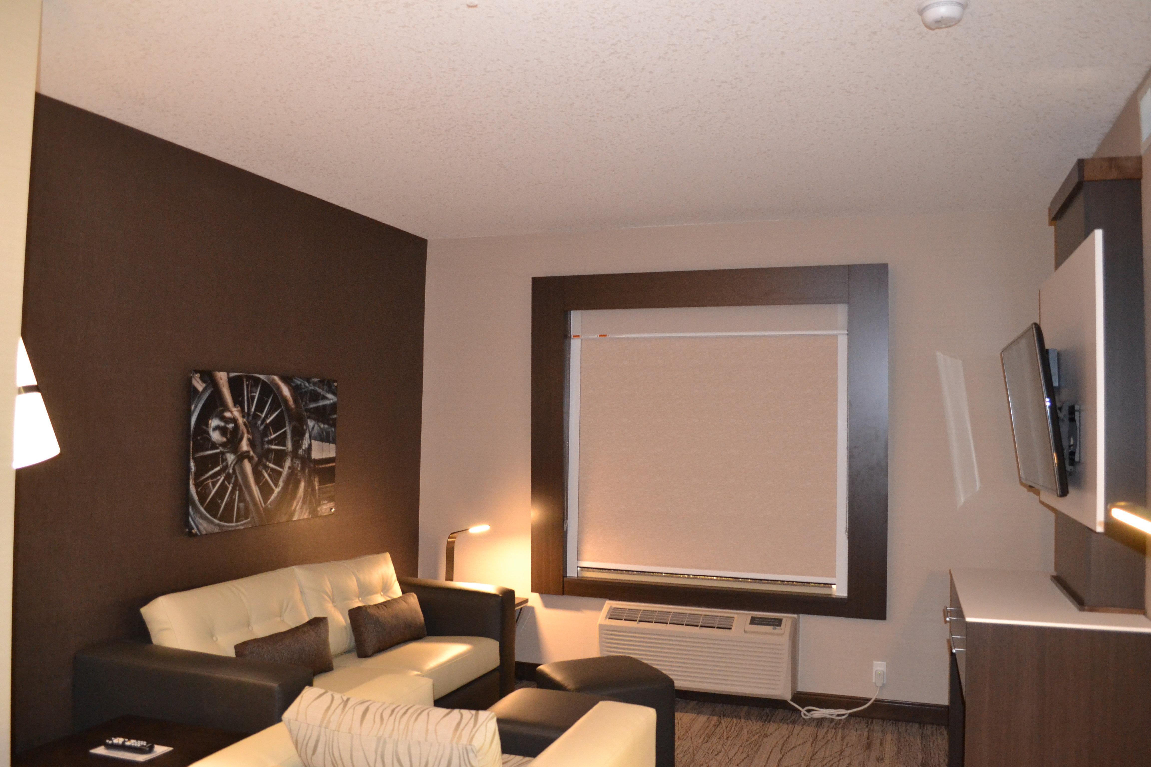 Holiday Inn Express & Suites Cold Lake By Ihg Buitenkant foto