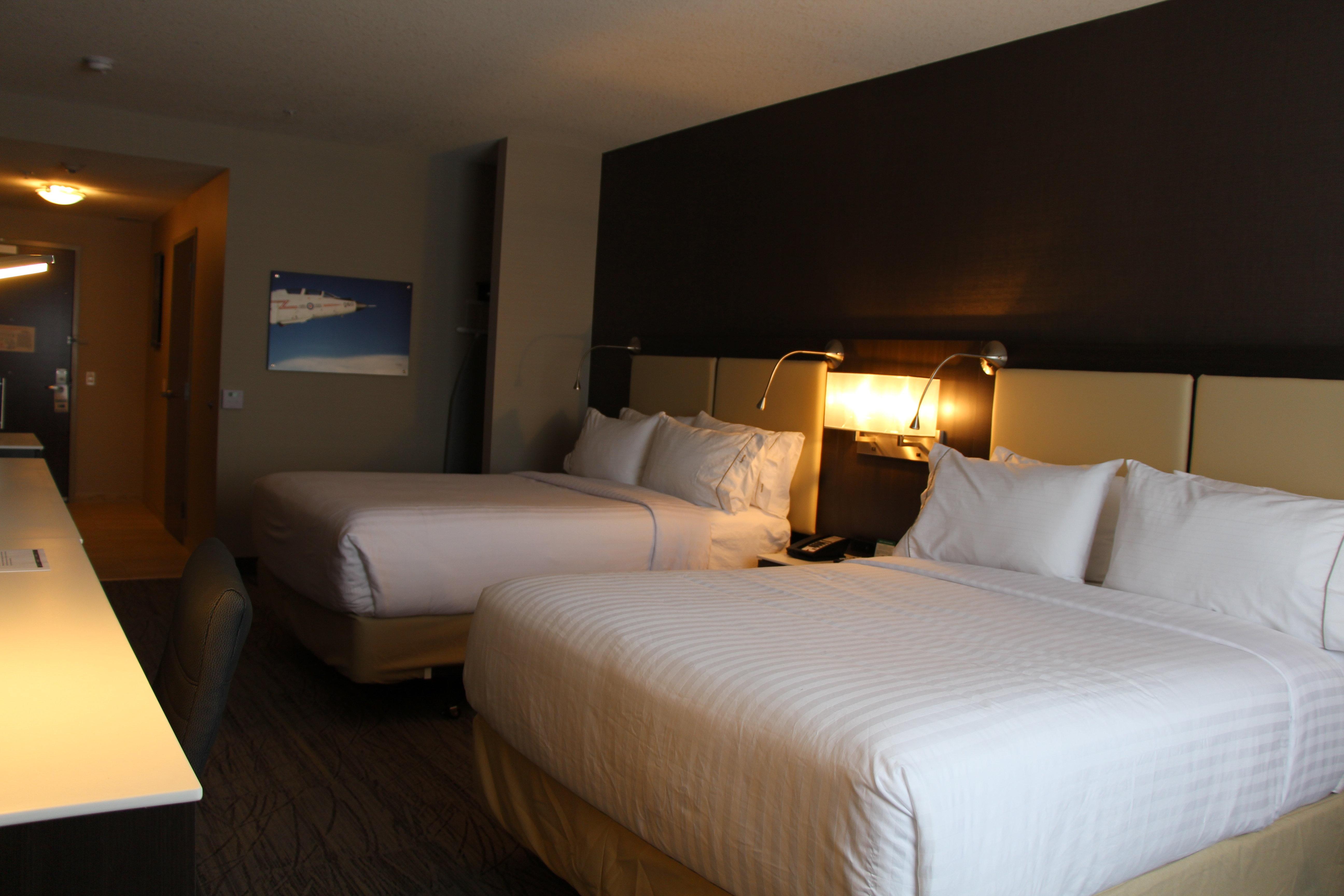 Holiday Inn Express & Suites Cold Lake By Ihg Buitenkant foto