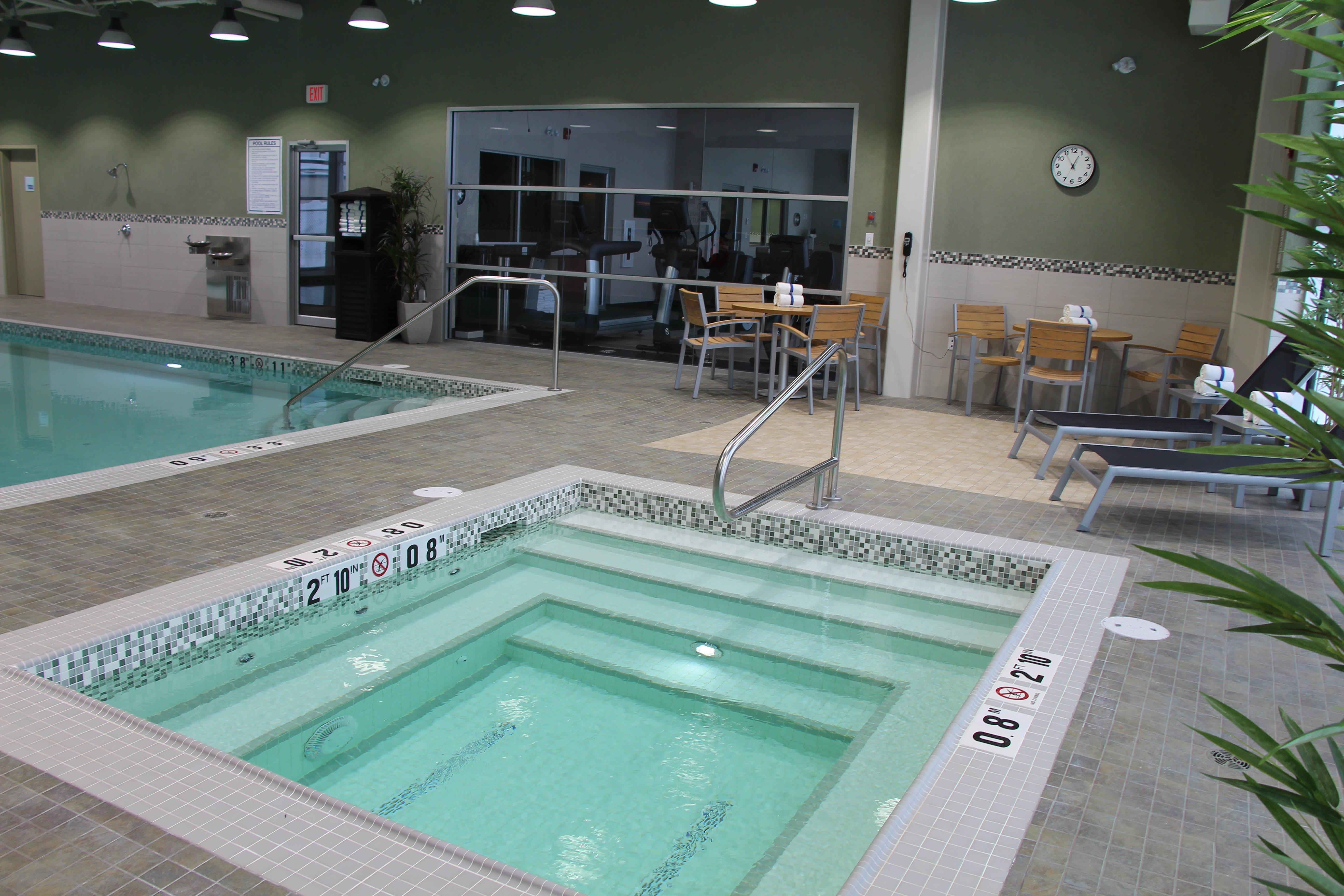 Holiday Inn Express & Suites Cold Lake By Ihg Buitenkant foto