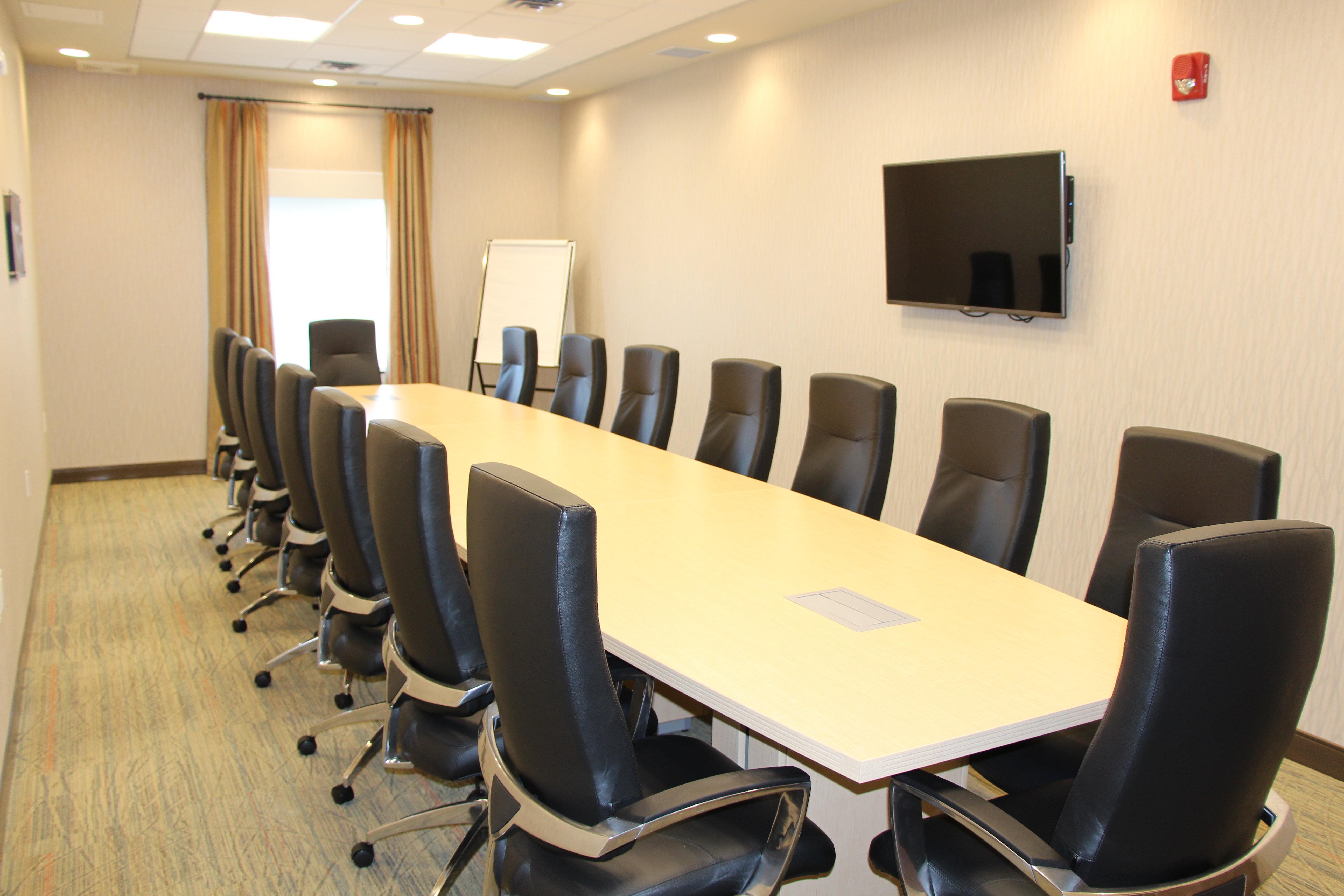 Holiday Inn Express & Suites Cold Lake By Ihg Buitenkant foto