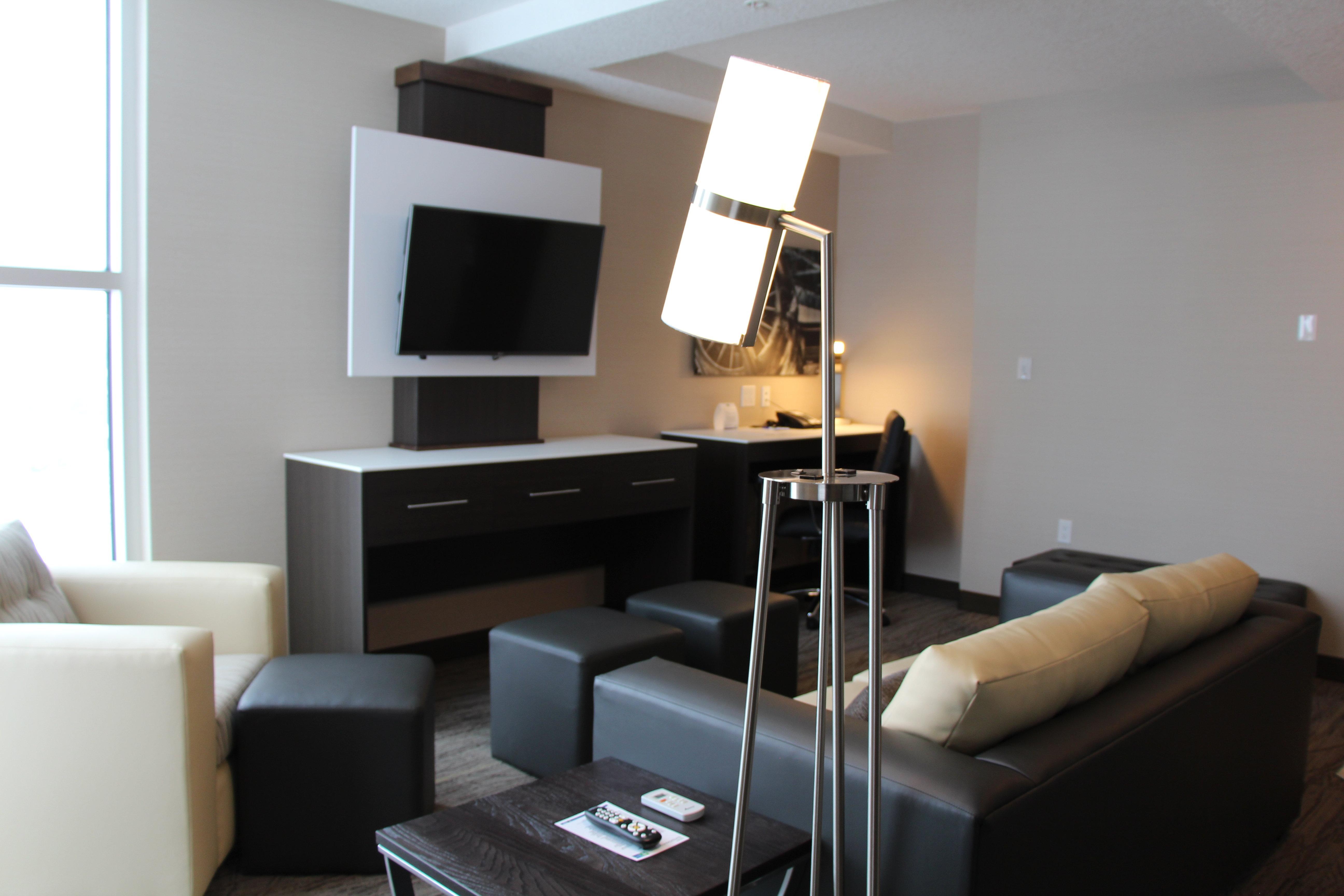 Holiday Inn Express & Suites Cold Lake By Ihg Buitenkant foto