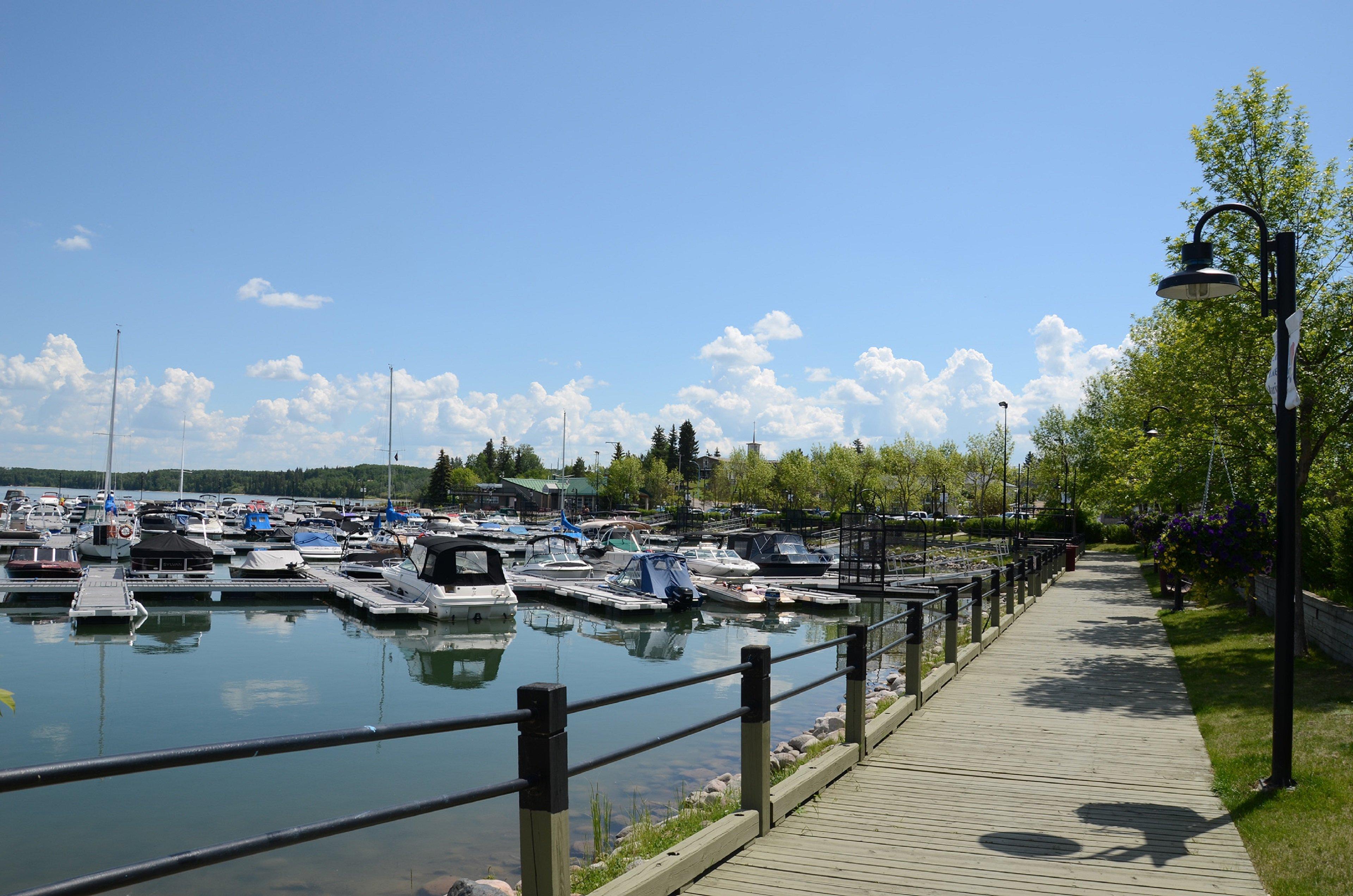 Holiday Inn Express & Suites Cold Lake By Ihg Buitenkant foto