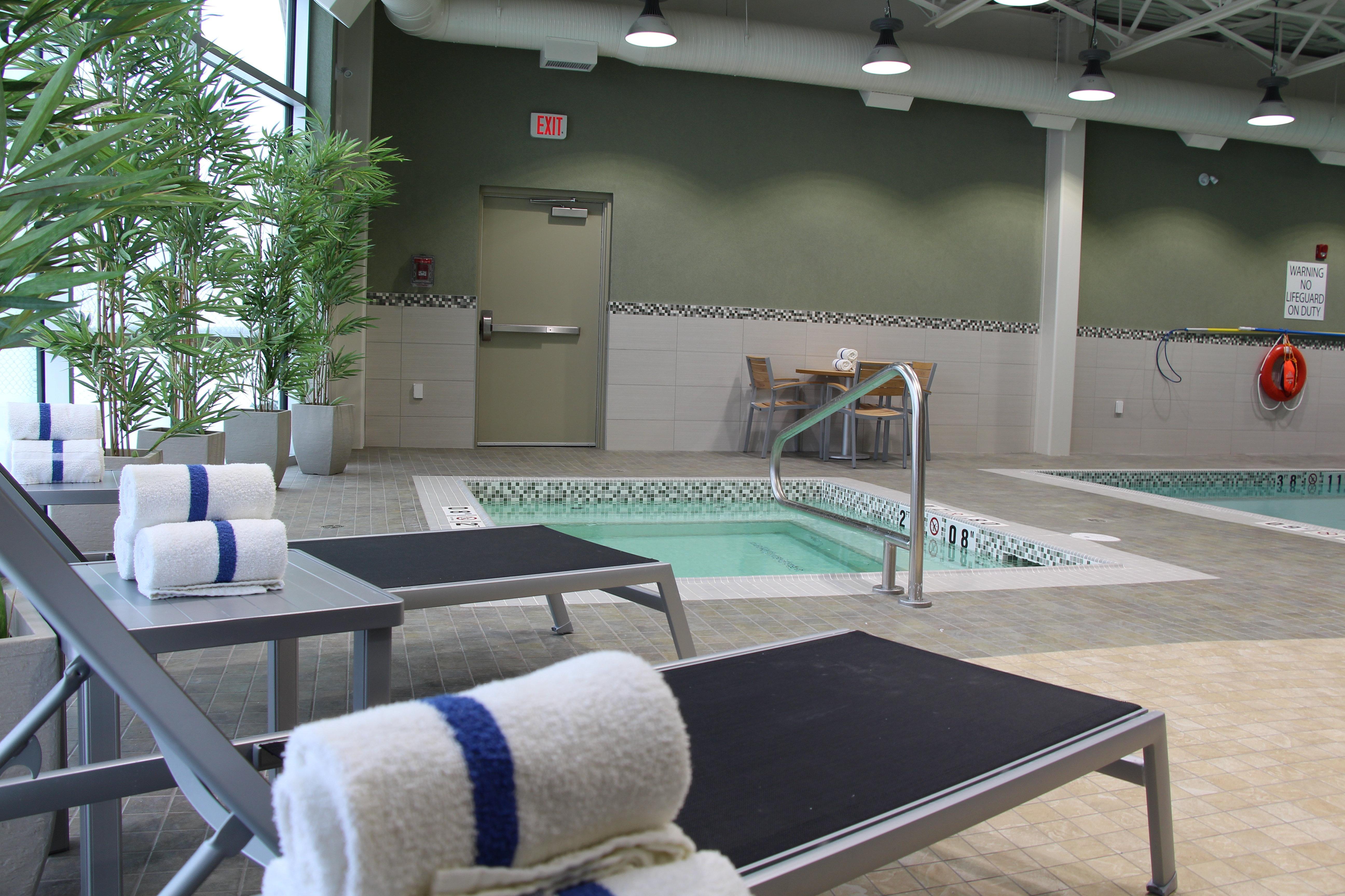 Holiday Inn Express & Suites Cold Lake By Ihg Buitenkant foto