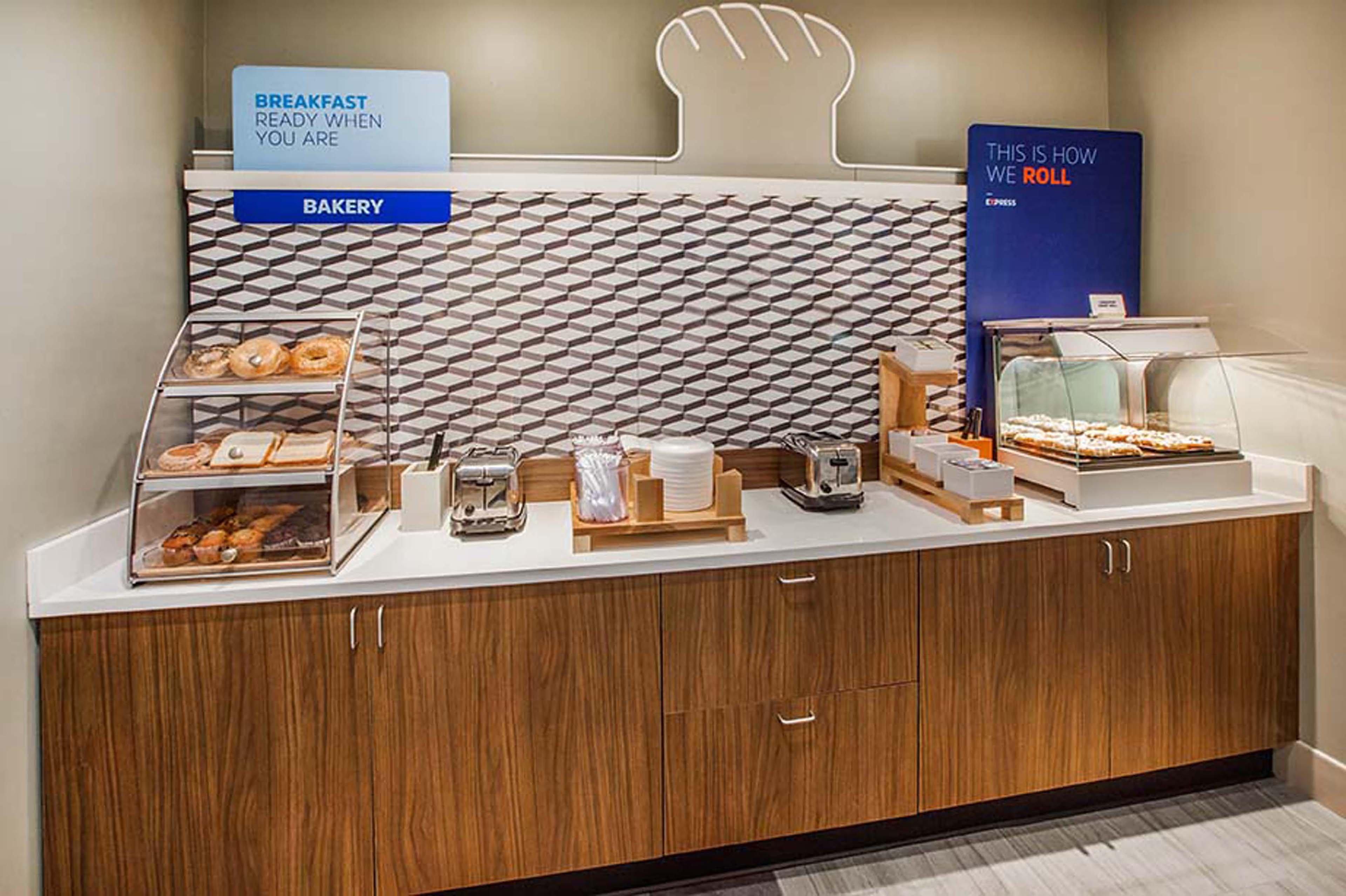 Holiday Inn Express & Suites Cold Lake By Ihg Buitenkant foto
