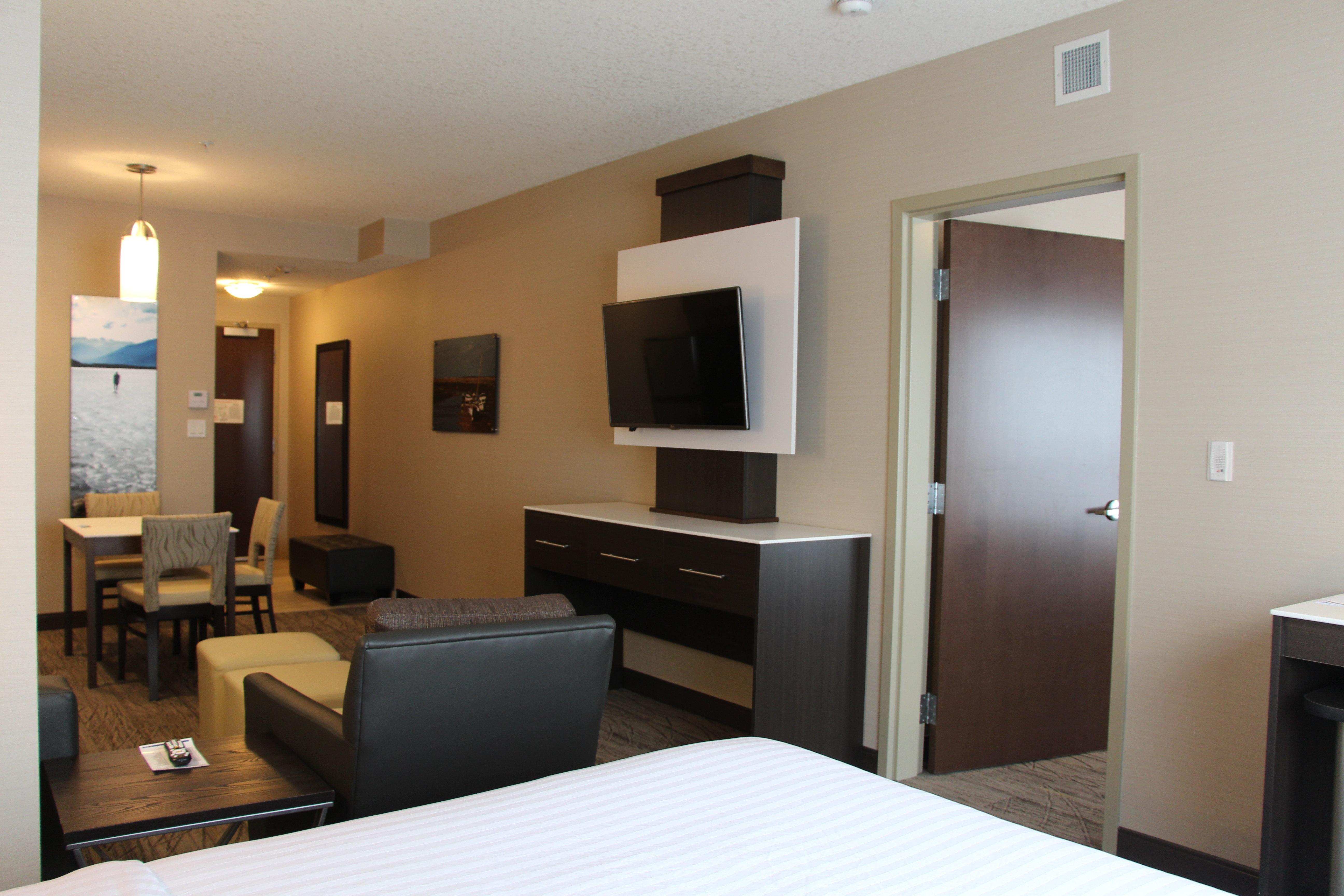 Holiday Inn Express & Suites Cold Lake By Ihg Buitenkant foto