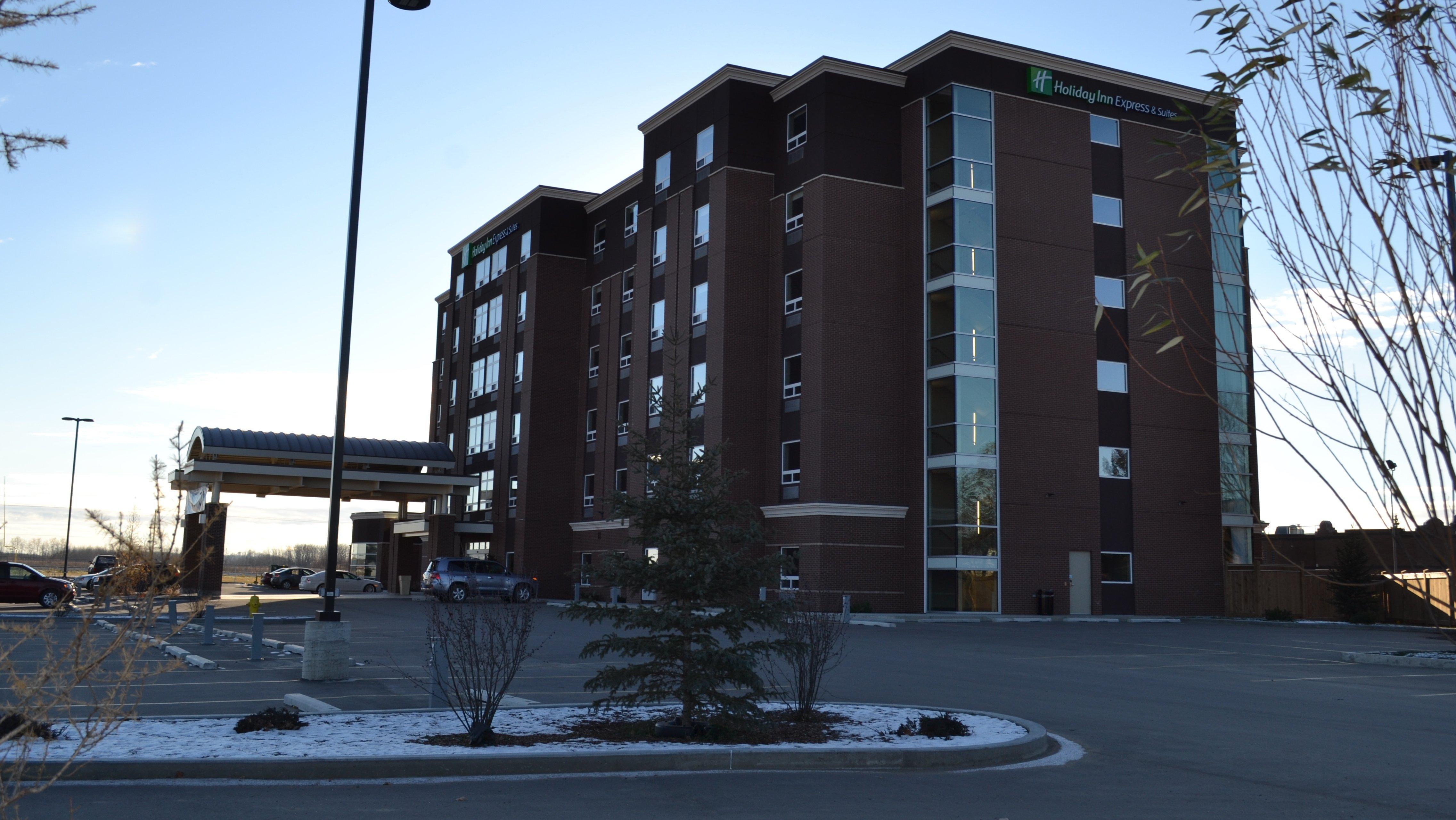 Holiday Inn Express & Suites Cold Lake By Ihg Buitenkant foto