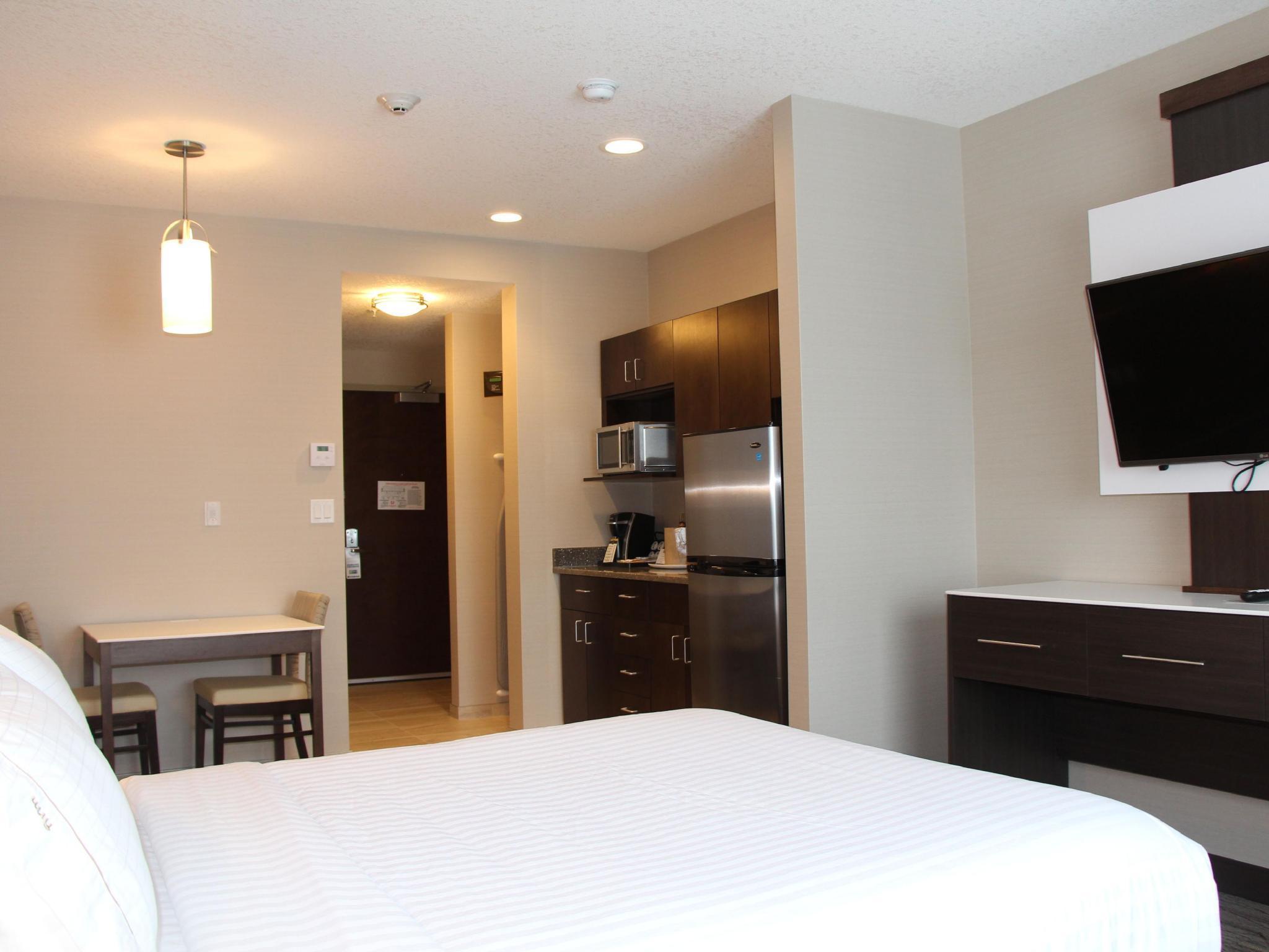 Holiday Inn Express & Suites Cold Lake By Ihg Buitenkant foto