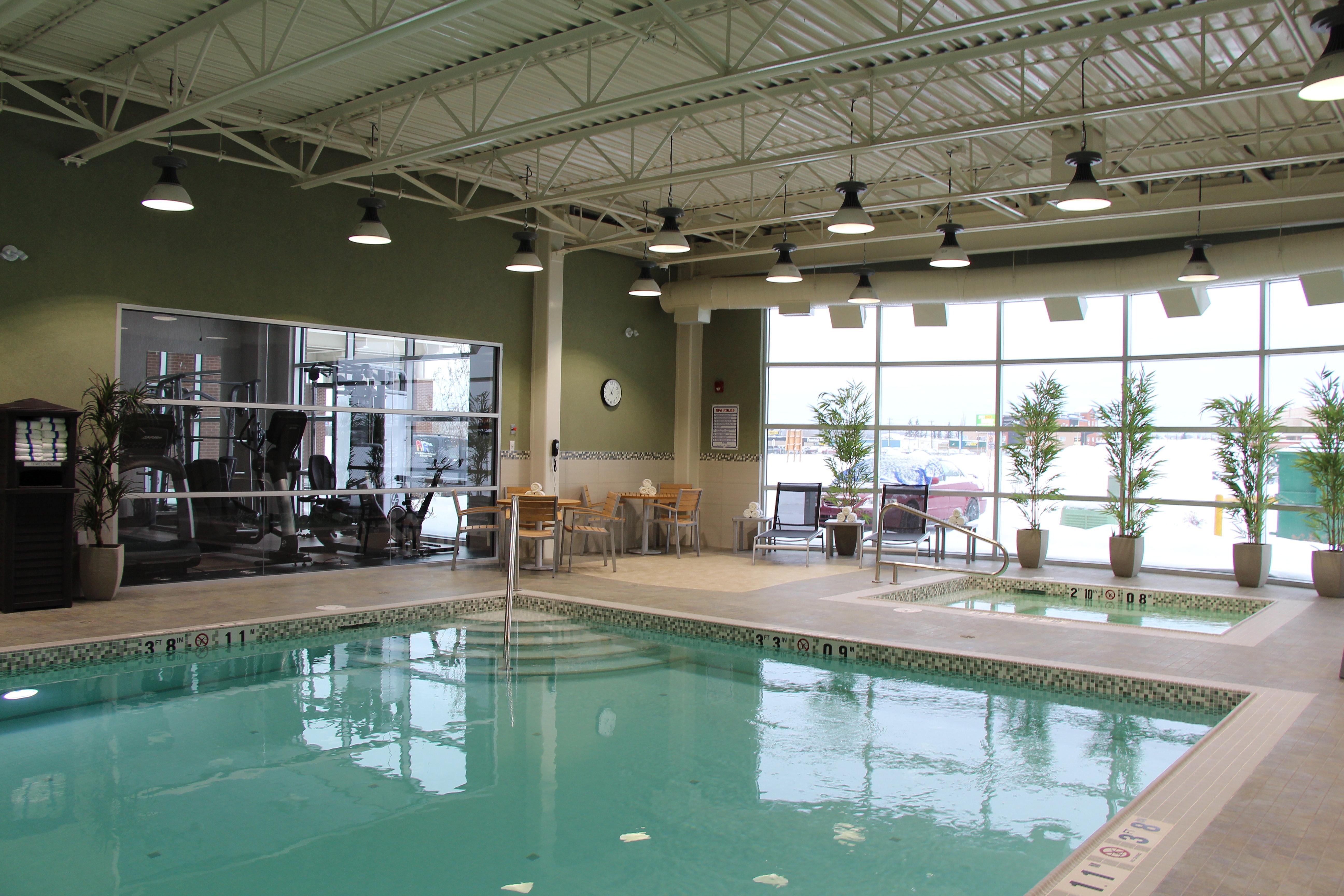 Holiday Inn Express & Suites Cold Lake By Ihg Buitenkant foto