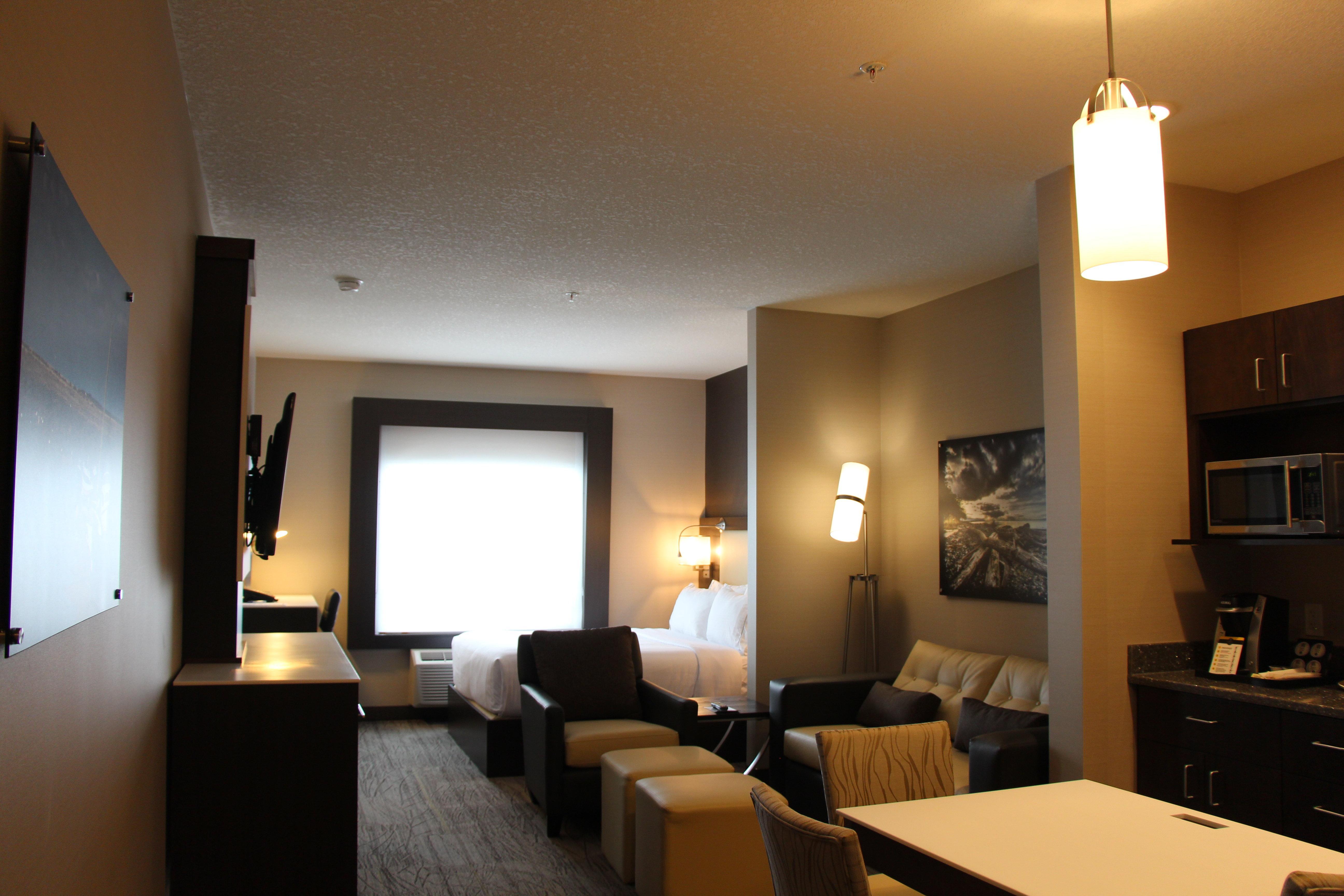 Holiday Inn Express & Suites Cold Lake By Ihg Buitenkant foto