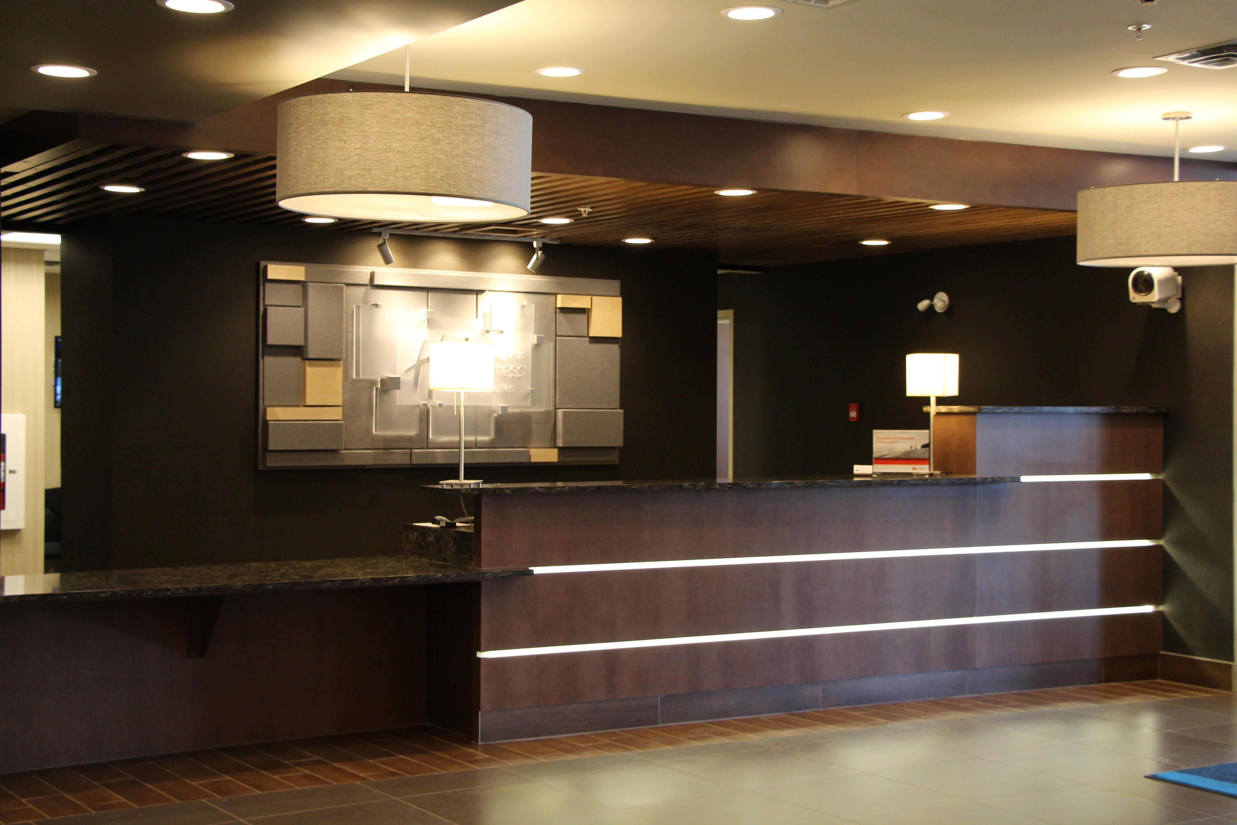 Holiday Inn Express & Suites Cold Lake By Ihg Buitenkant foto