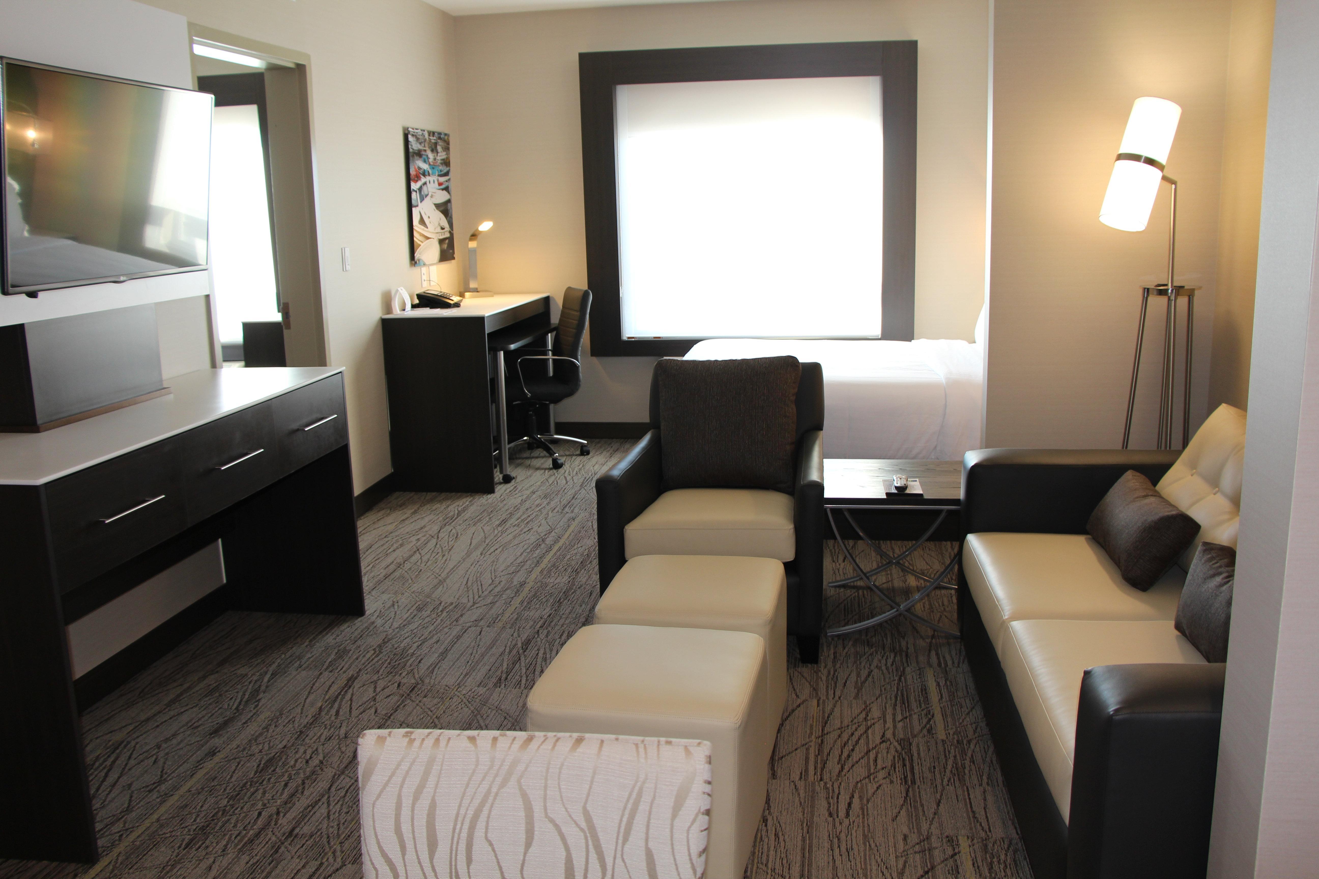 Holiday Inn Express & Suites Cold Lake By Ihg Buitenkant foto