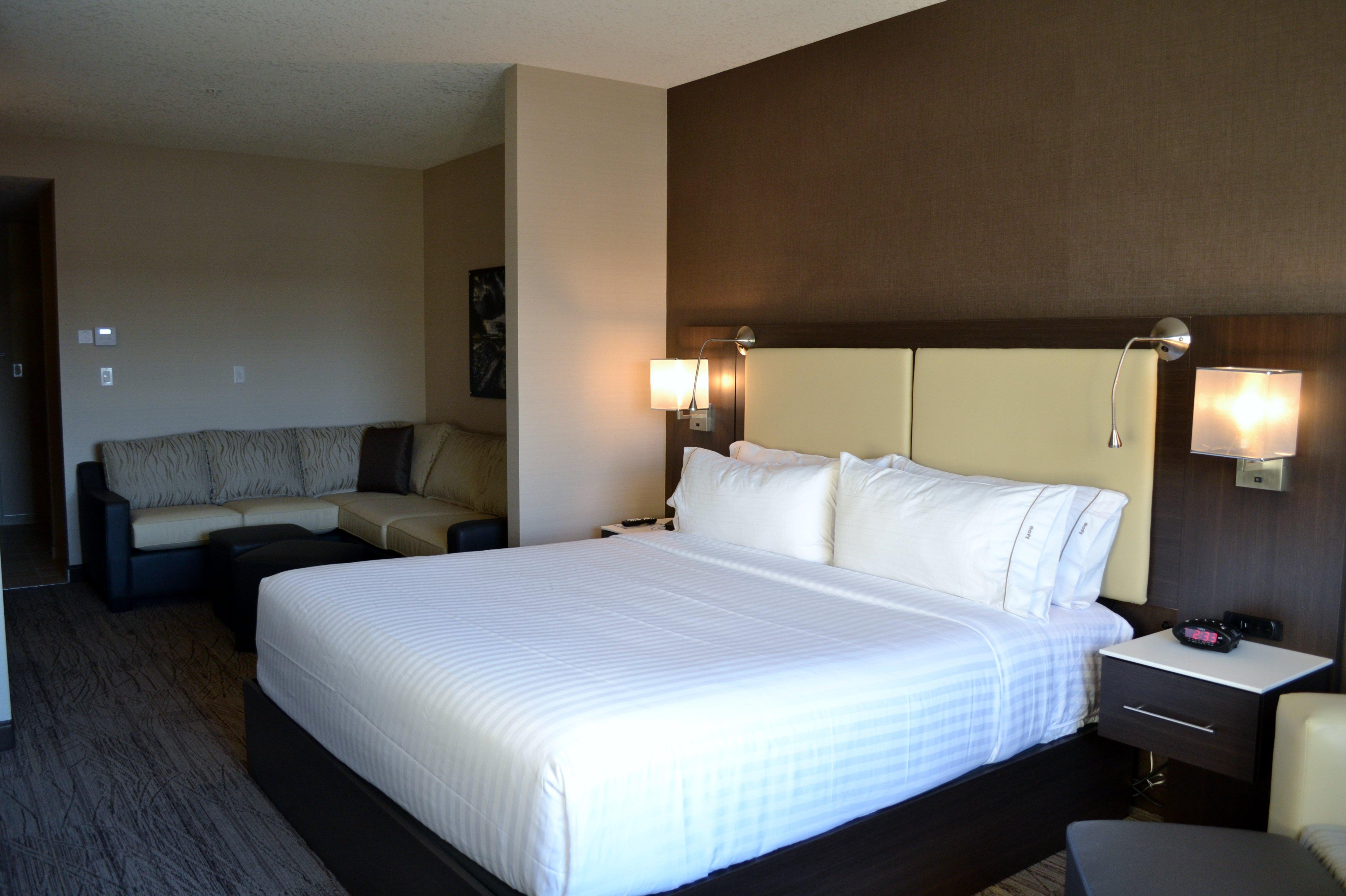 Holiday Inn Express & Suites Cold Lake By Ihg Buitenkant foto
