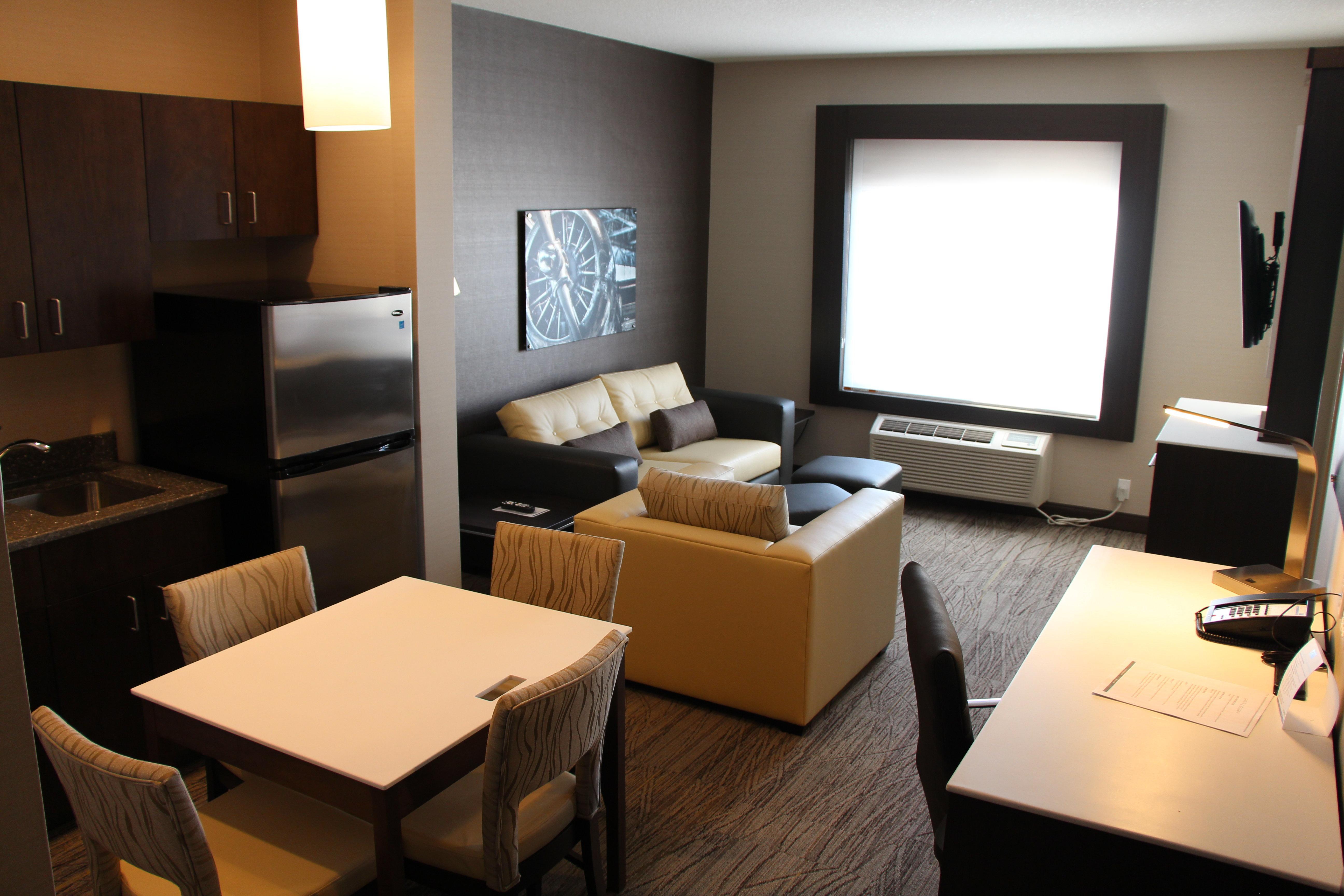 Holiday Inn Express & Suites Cold Lake By Ihg Buitenkant foto