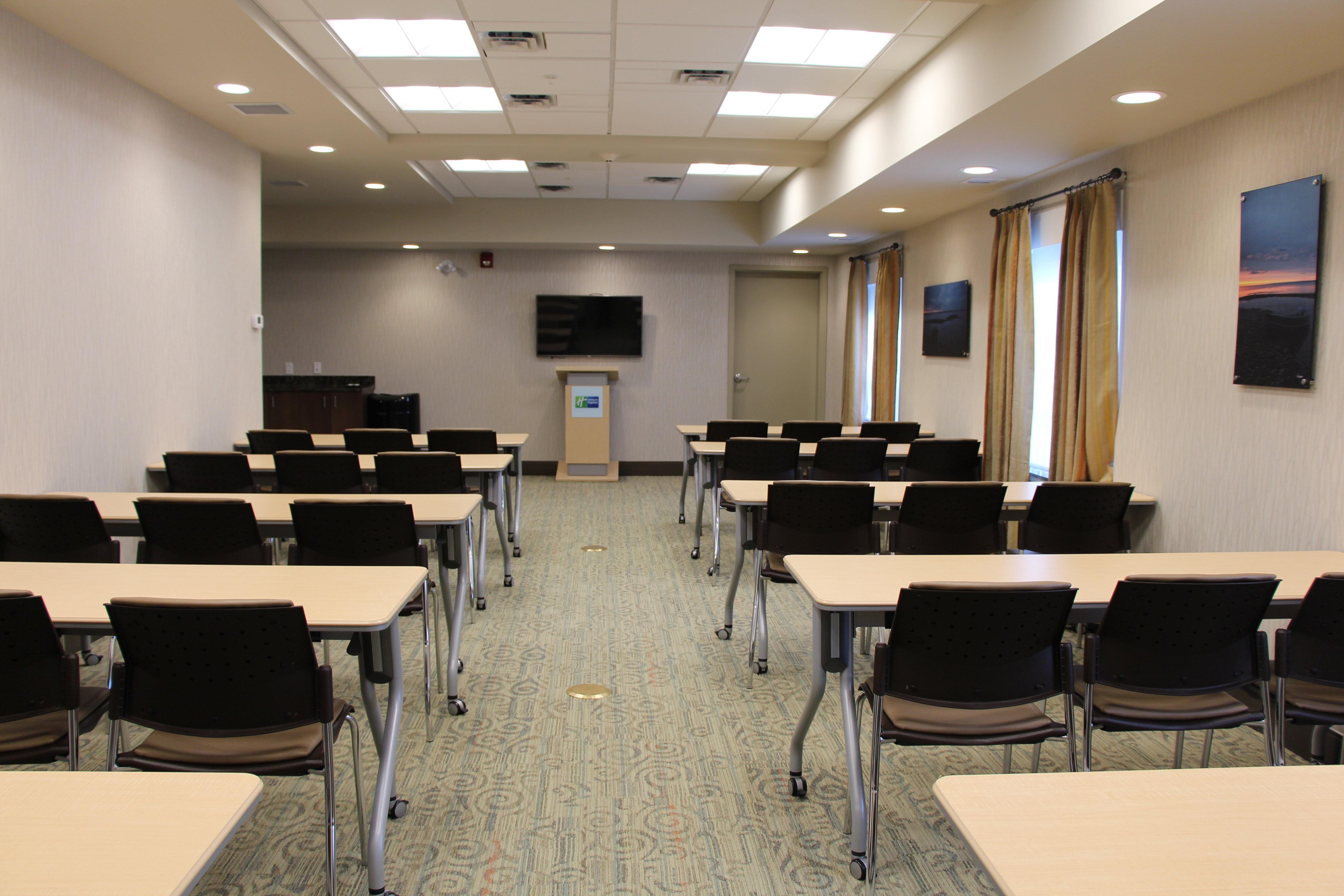 Holiday Inn Express & Suites Cold Lake By Ihg Buitenkant foto