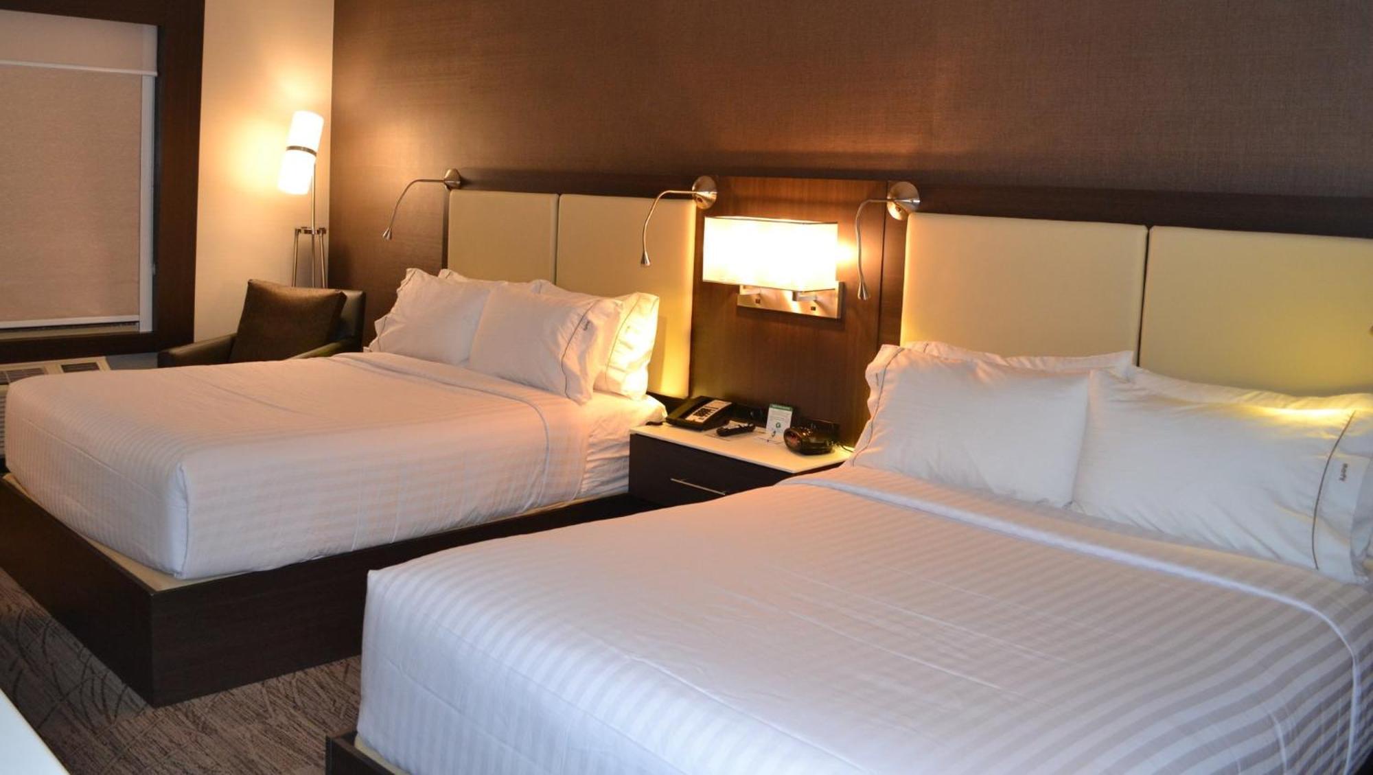Holiday Inn Express & Suites Cold Lake By Ihg Buitenkant foto