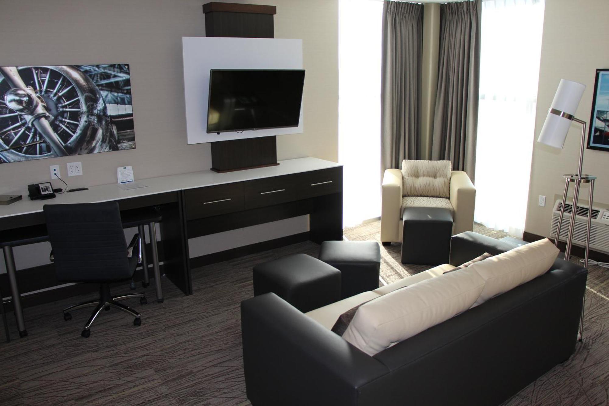 Holiday Inn Express & Suites Cold Lake By Ihg Buitenkant foto