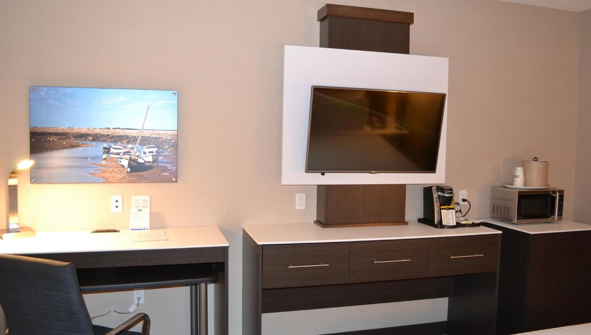 Holiday Inn Express & Suites Cold Lake By Ihg Buitenkant foto