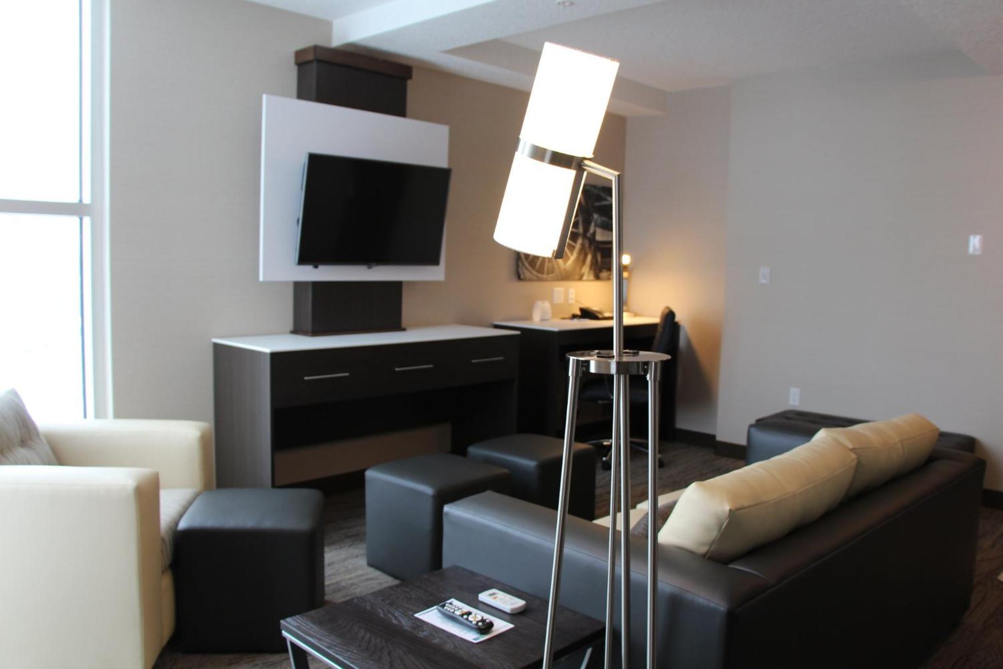 Holiday Inn Express & Suites Cold Lake By Ihg Buitenkant foto