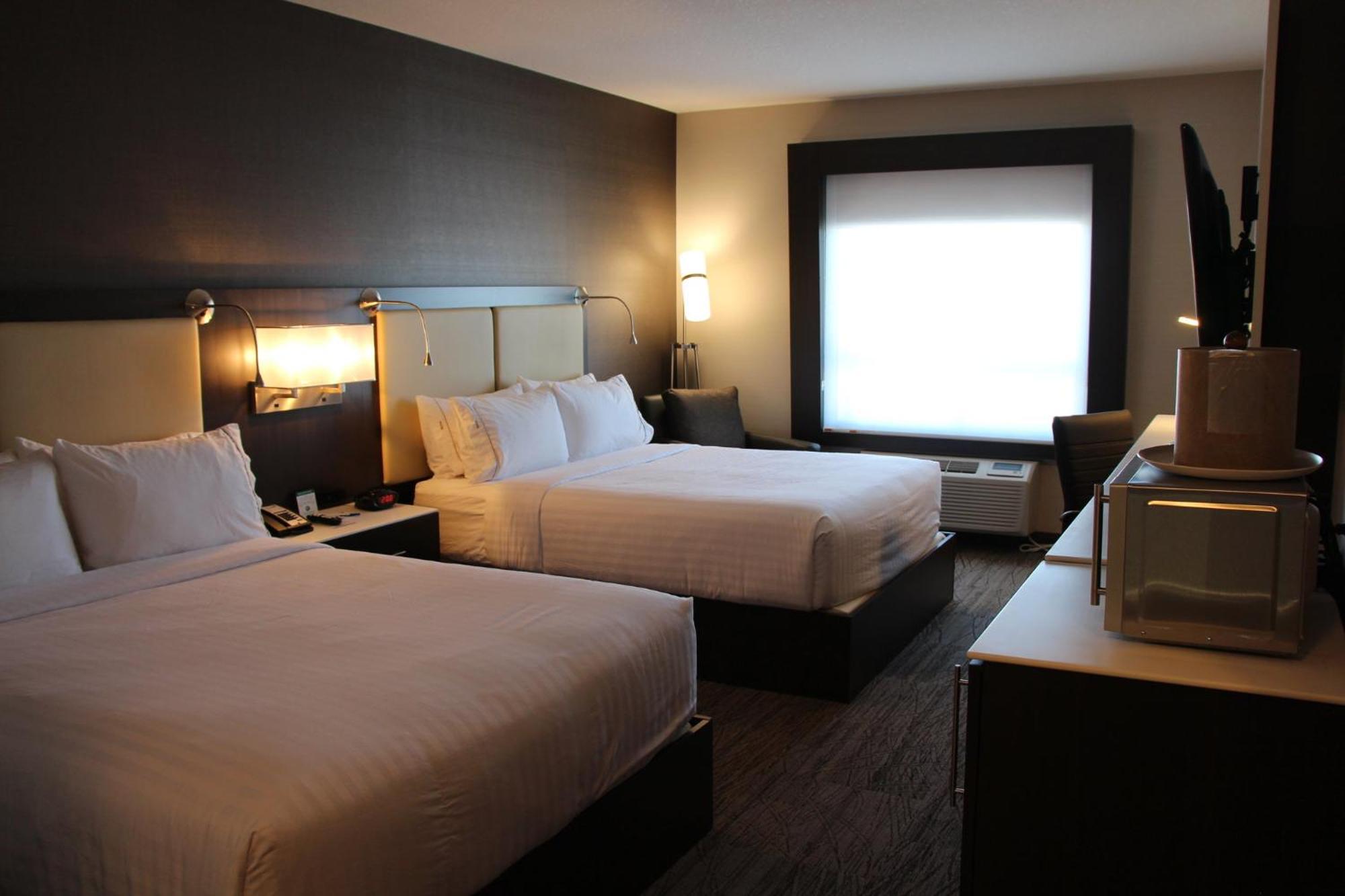 Holiday Inn Express & Suites Cold Lake By Ihg Buitenkant foto