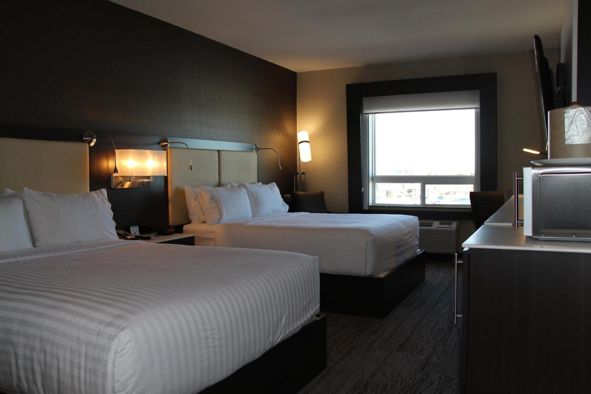 Holiday Inn Express & Suites Cold Lake By Ihg Buitenkant foto