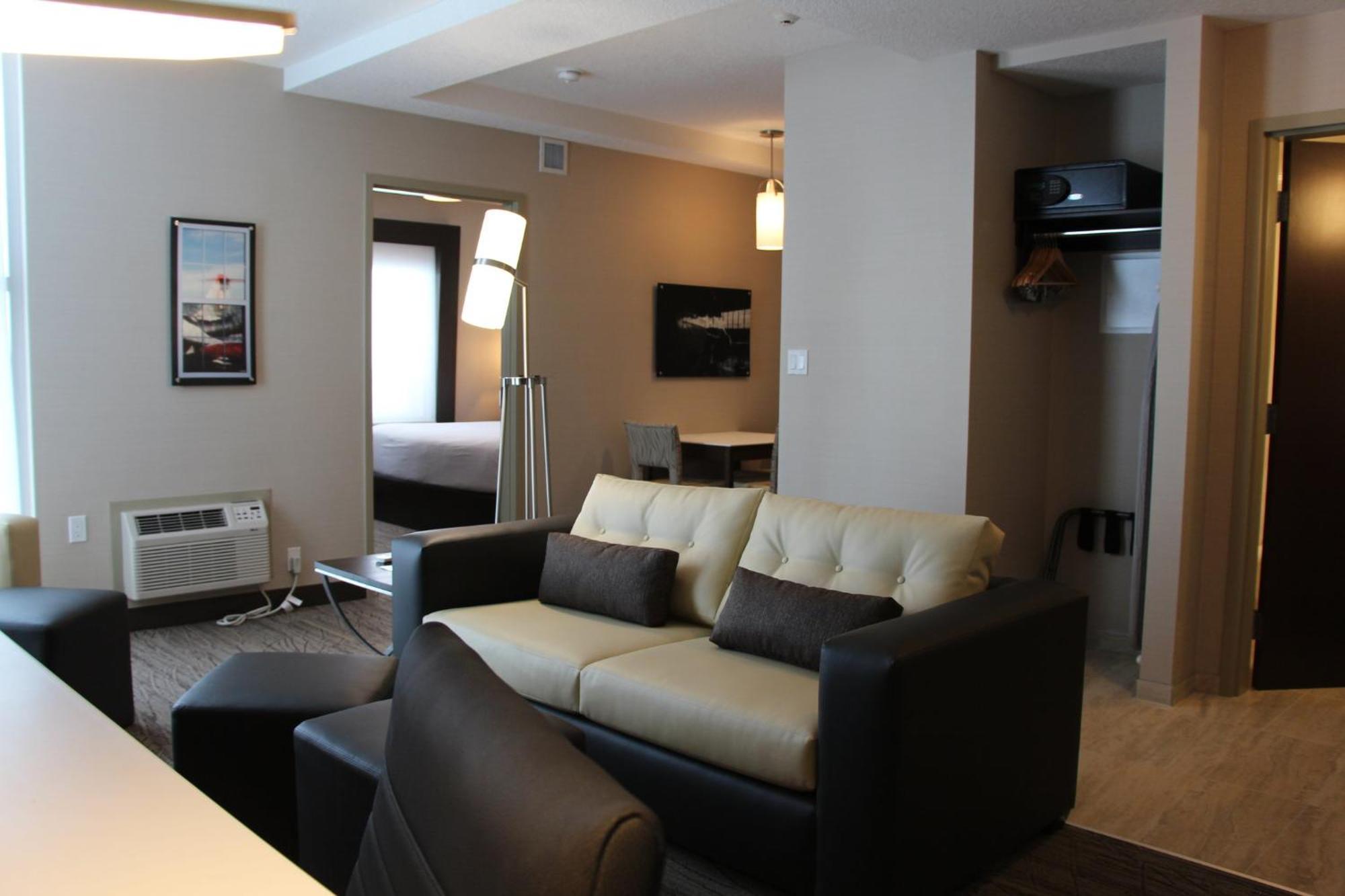 Holiday Inn Express & Suites Cold Lake By Ihg Buitenkant foto
