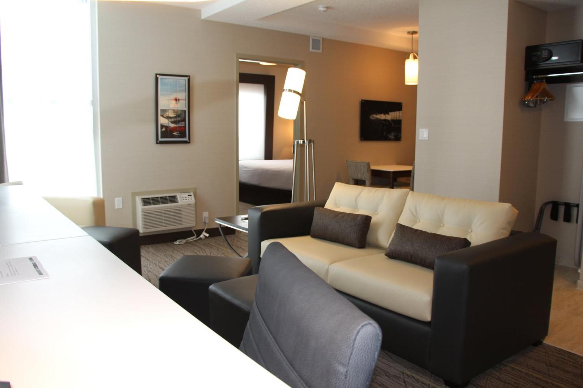 Holiday Inn Express & Suites Cold Lake By Ihg Buitenkant foto