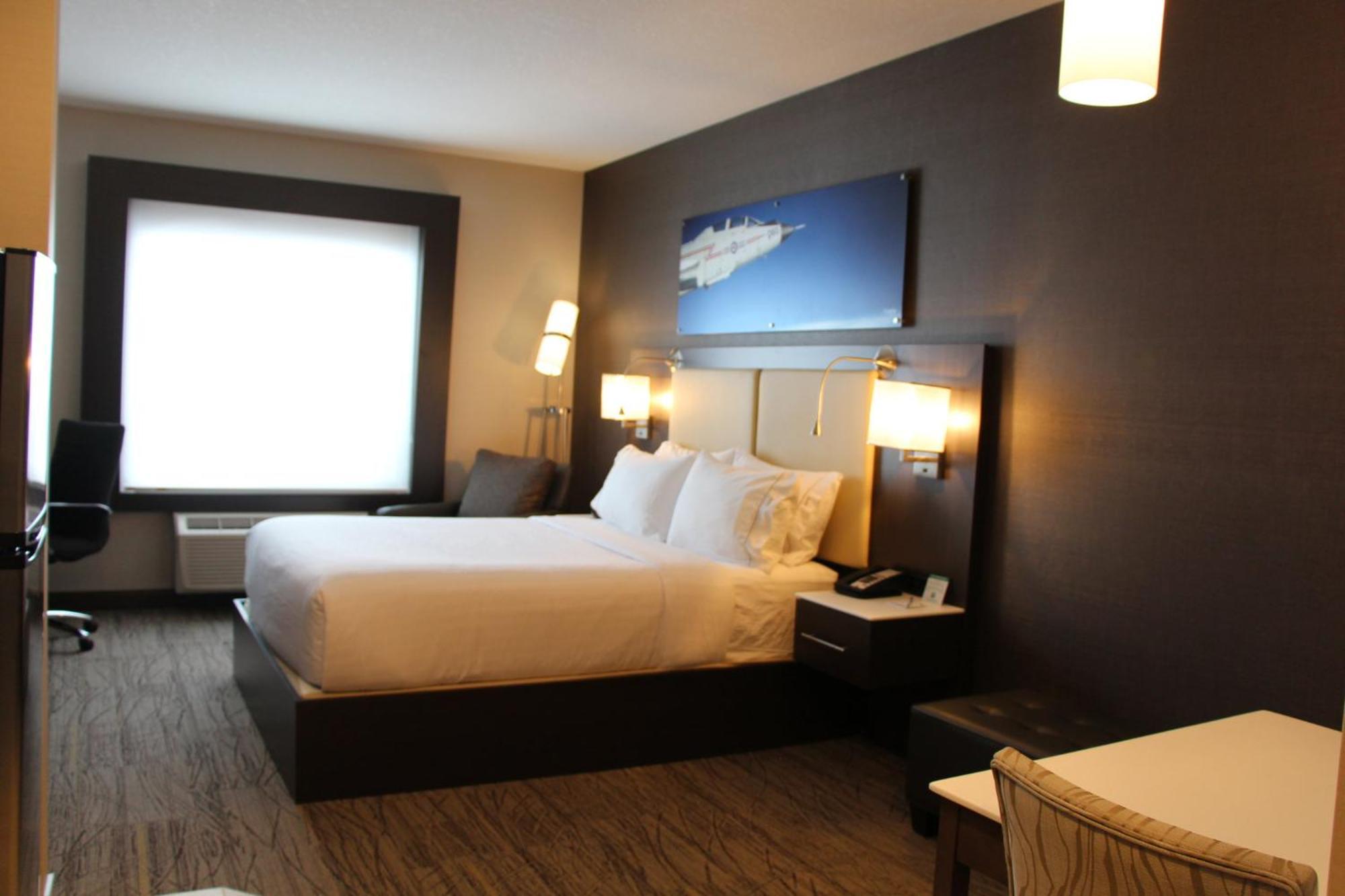 Holiday Inn Express & Suites Cold Lake By Ihg Buitenkant foto