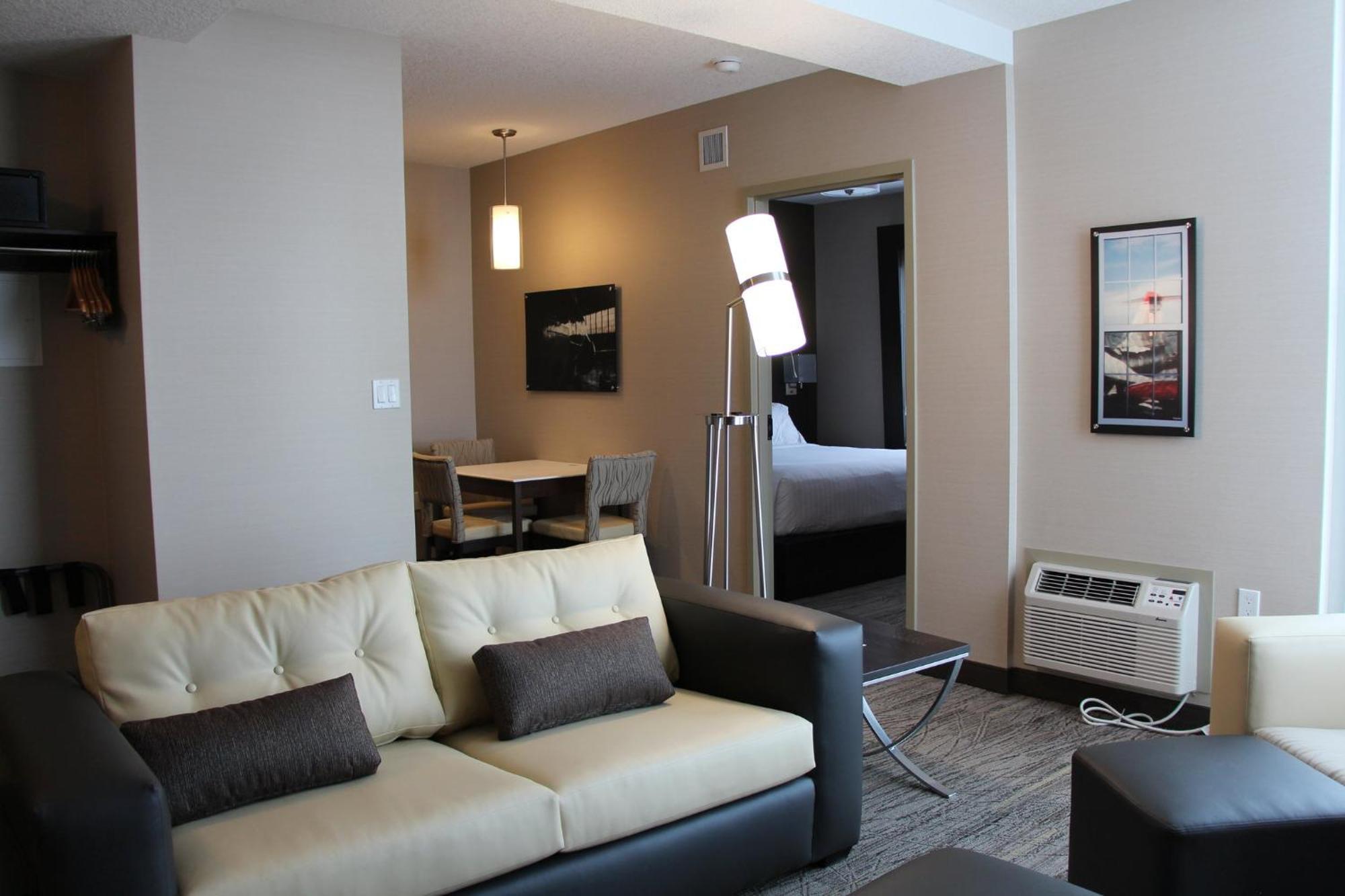 Holiday Inn Express & Suites Cold Lake By Ihg Buitenkant foto