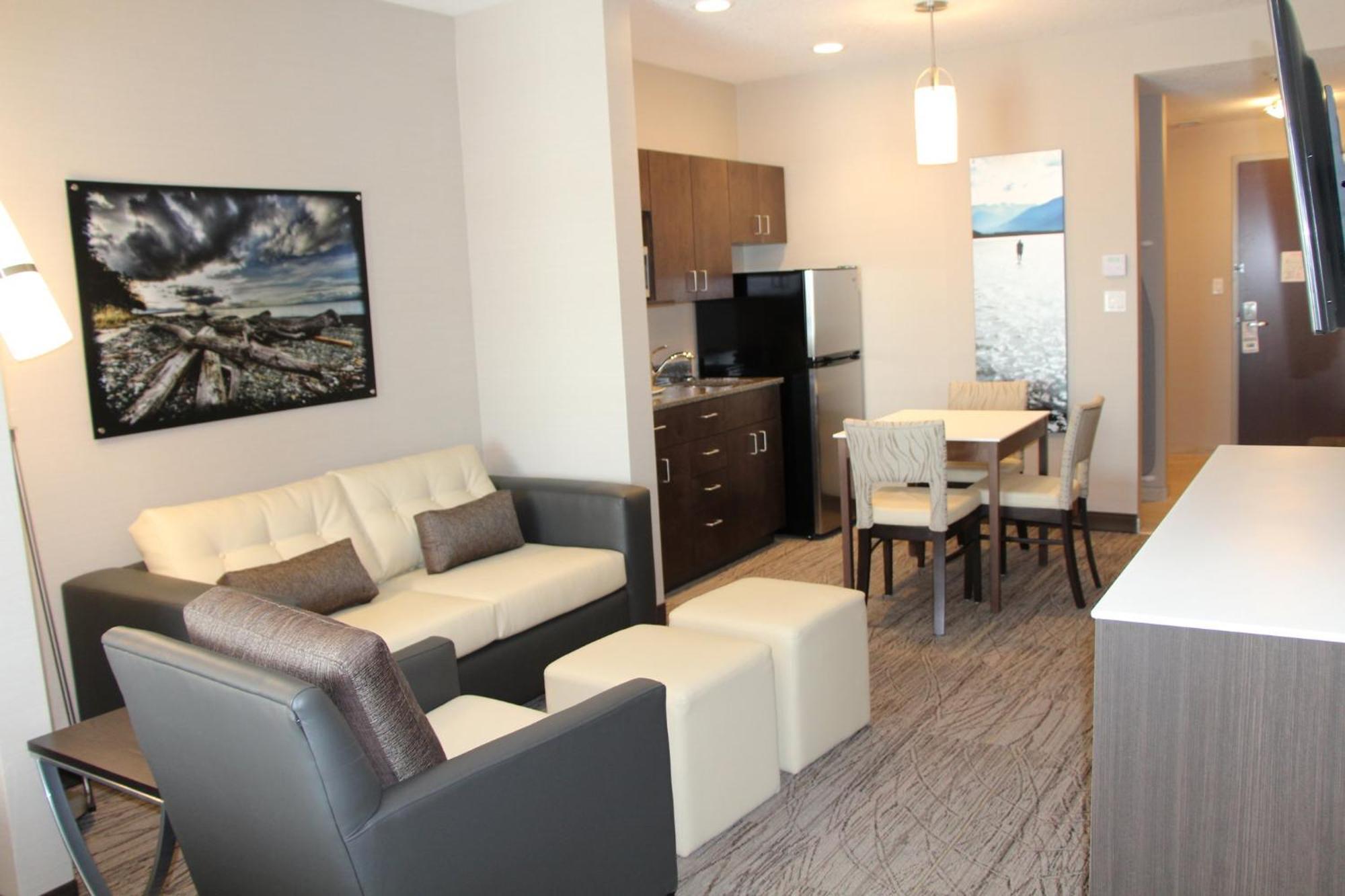 Holiday Inn Express & Suites Cold Lake By Ihg Buitenkant foto